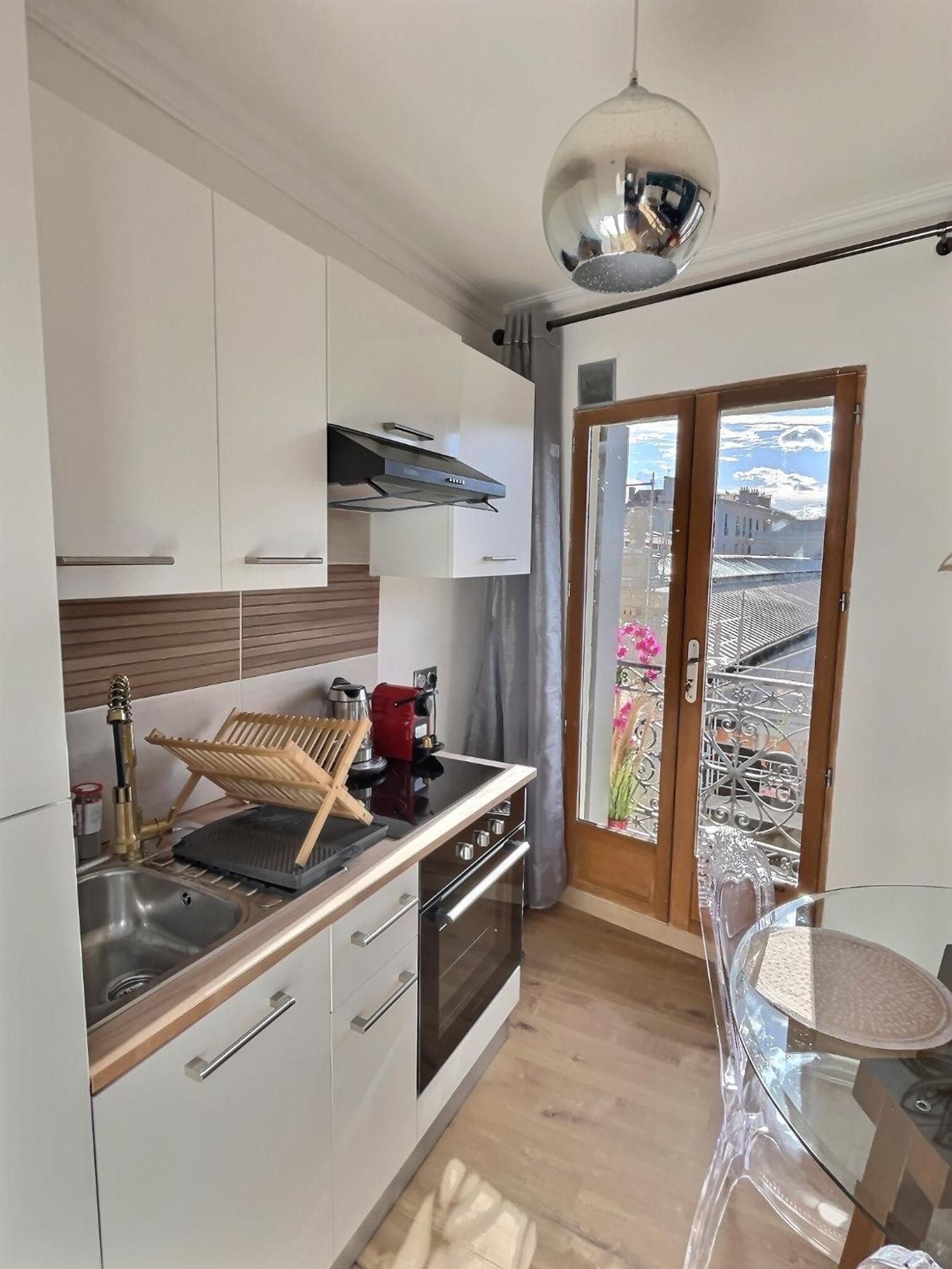 Appartement De Charme Avec Balcon Au Pied Des Commerces Beziers Exterior photo